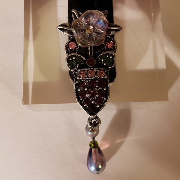 Beautiful Vintage 1990s Crystal Flower Earrings - Picture 2 of 3